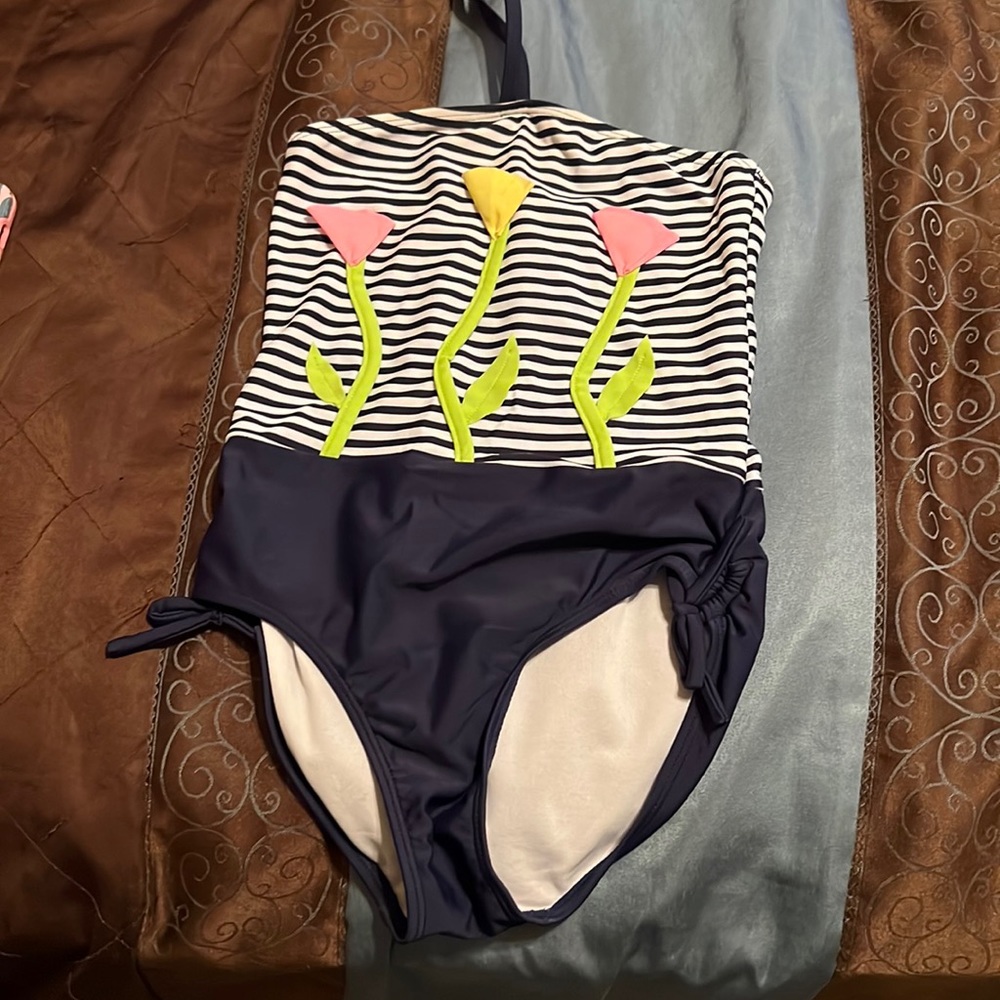 Girls swimsuit